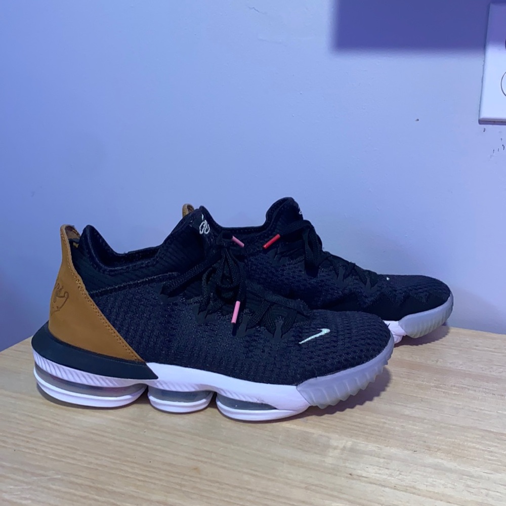 nike basketball shoes